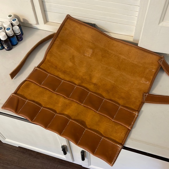 Leather Essential Oil Case - Picture 1 of 2